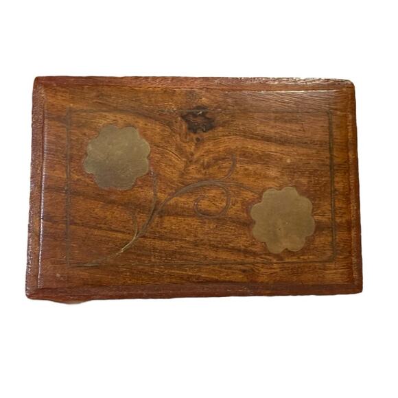 Vintage Solid Wooden Mini Storage Box with Brass Flower In-Lay - Picture 3 of 6